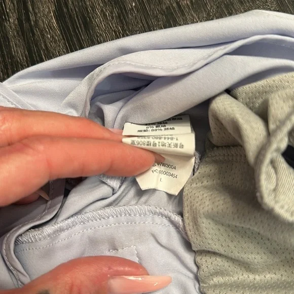 Vuori Women’s Clementine Short 2.0 4” Inseam in Periwinkle, Size Large - Picture 14 of 14